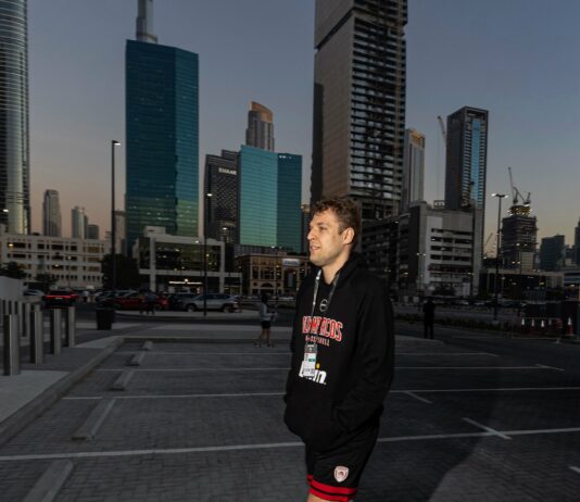 Везенков и Олимпиакос отстъпиха в драма с продължение срещу Дубай в Евролигата (видео)