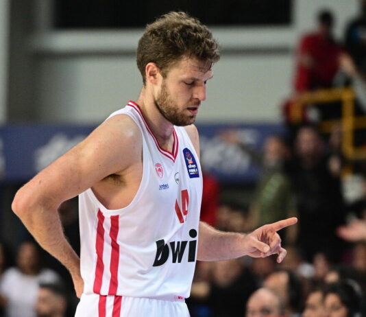 Везенков не успя да довърши финала за Купата на Гърция заради контузия