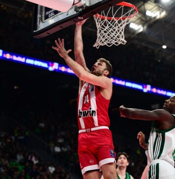 15 тройки свършиха работа на Везенков и Олимпиакос в дербито срещу ПАО