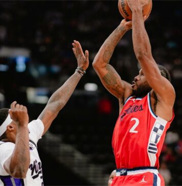 Кауай Ленърд не завърши мача срещу Сакраменто заради контузия (видео)