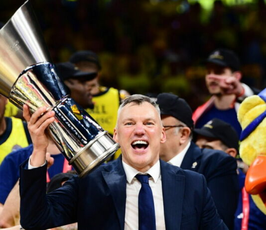 Шарунас Ясикeвичус също не може да излети от Дубай