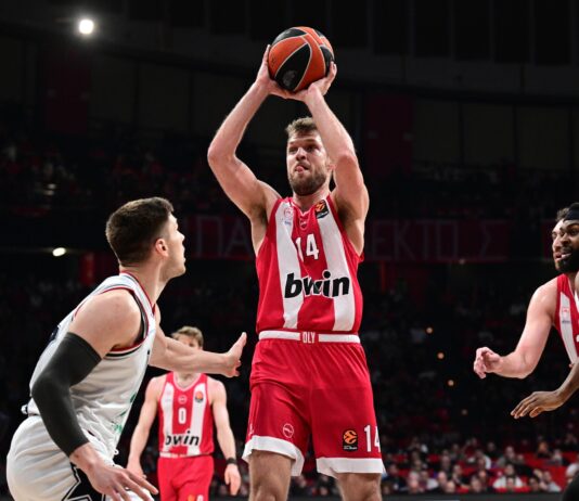 Везенков и Олимпиакос научиха съперника си в плейофите на Евролигата