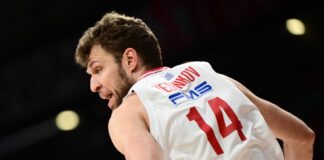 Везенков и Олимпиакос подчиниха Арис в Гърция