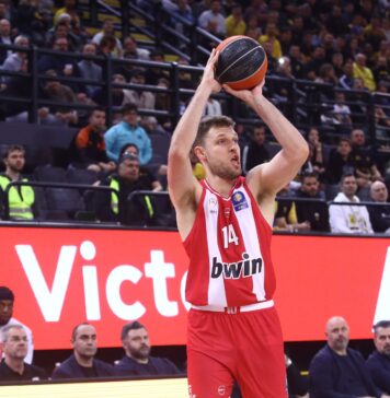 Везенков и Олимпиакос без грешка в редовния сезон на гръцкия елит