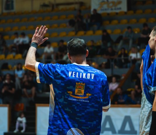 Страшна драма в София в последния мач на Асен Великов (видео)