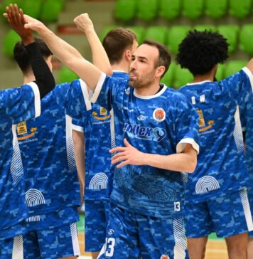 Асен Великов ще дирижира играта на Академик за последно днес