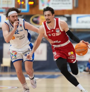 Силен Младенов при успех на Виена в Австрия