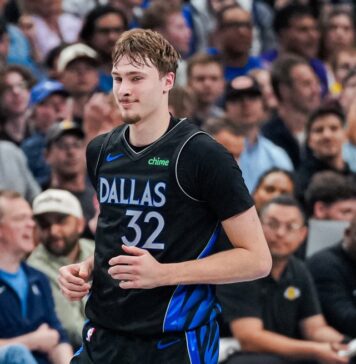 45 точки за Купър Флаг срещу Лейкърс (видео)