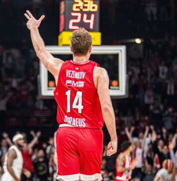 Везенков и Олимпиакос влетяха в плейофите на Евролигата (видео)