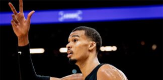 Виктор Уембаняма с дабъл-дабъл срещу Далас (видео)