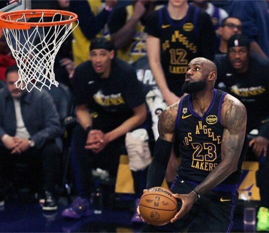 Леброн Джеймс и Лейкърс подчиниха Хюстън (видео)