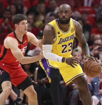 Лейкърс минаха през продължение срещу Хюстън за 3-0 в серията от плейофите на Запад (видео)