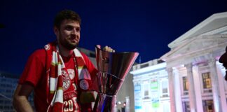 Хиляди фенове празнуваха титлата в Евролигата с Везенков и Олимпиакос (снимки + видео)